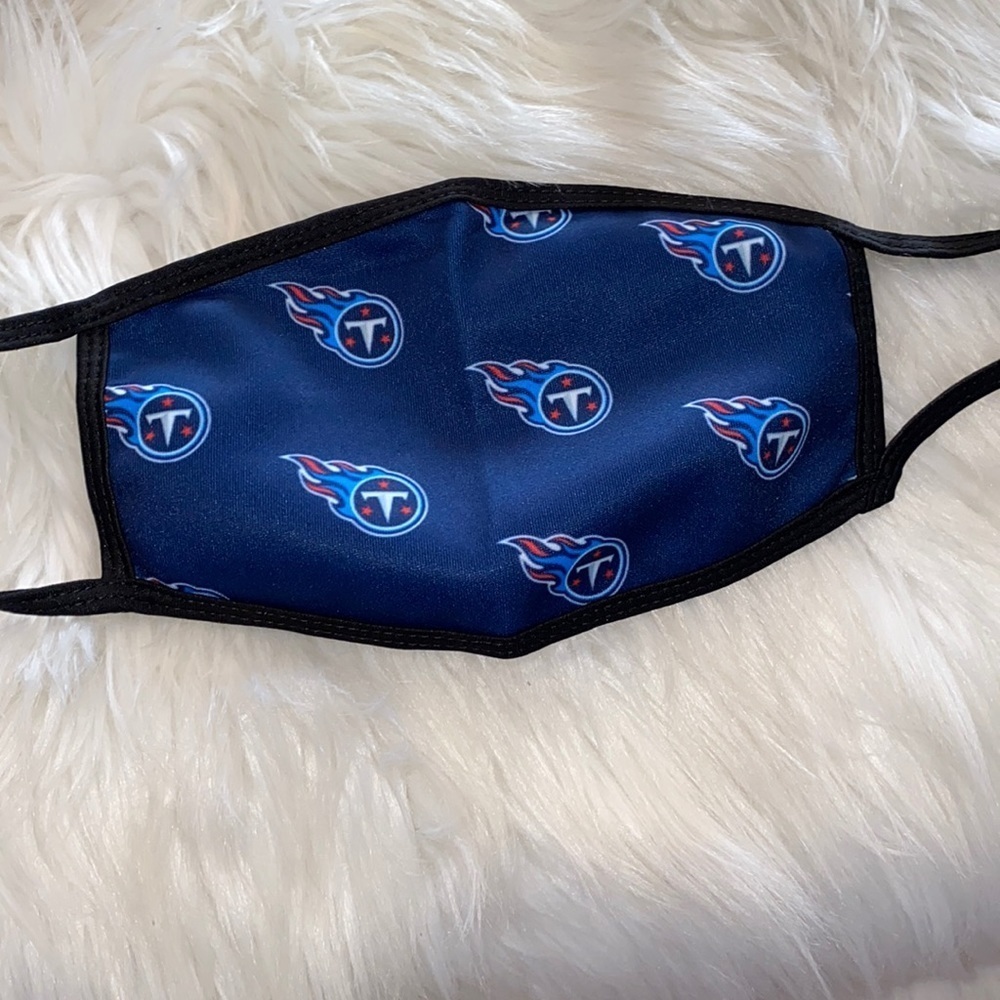 New without tags Tennessee Titans face mask